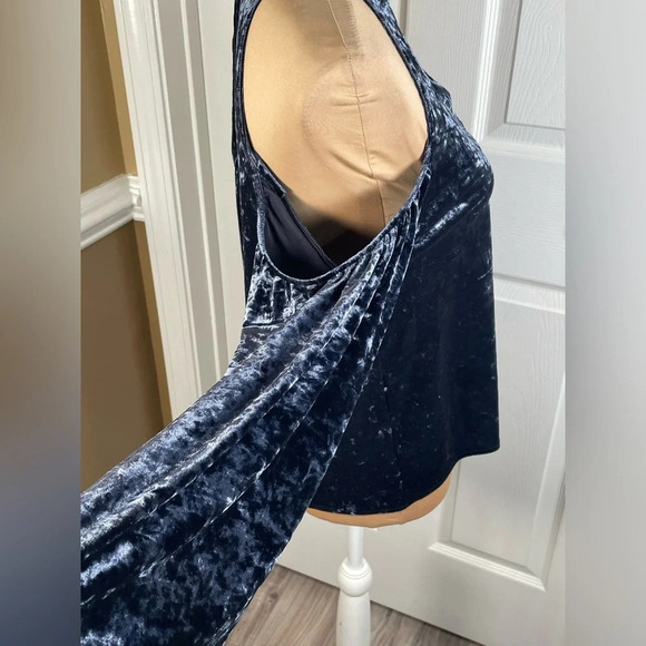 American Eagle Outfitters Crushed Velvet Cold Shoulder Swing Top Size Small NWT - Picture 9 of 11